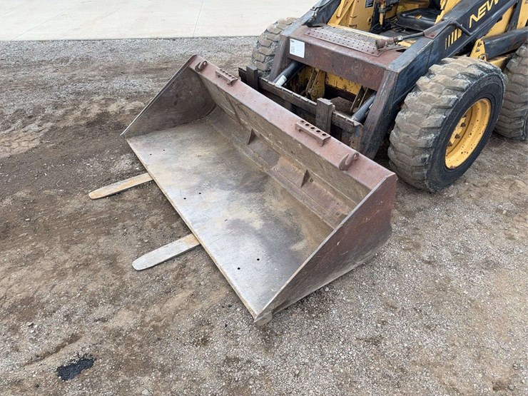 new-holland-l783-image-15