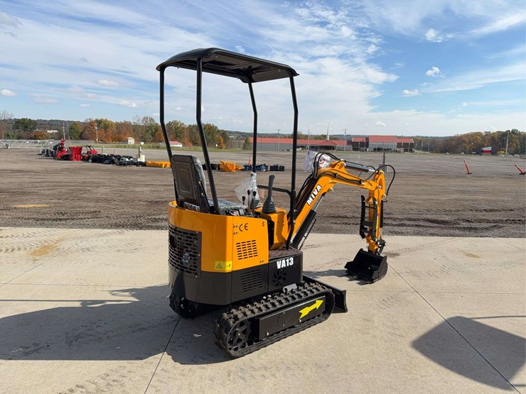 2025-miva-va13-mini-excavator-image-3