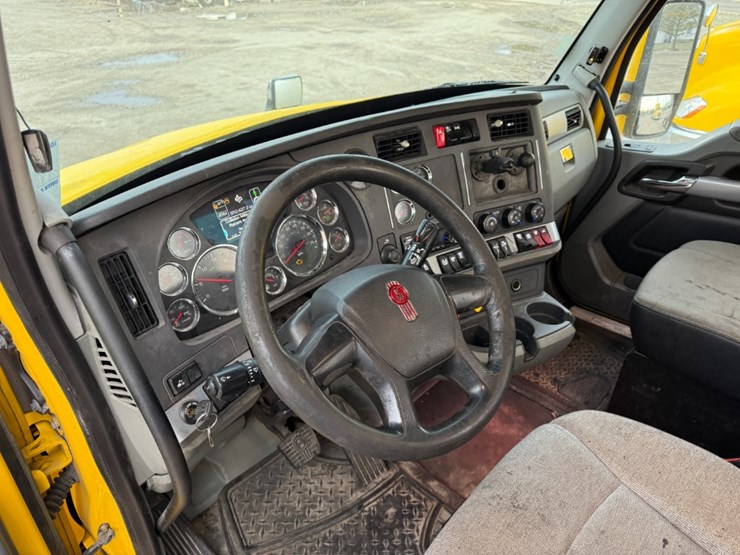 2020-kenworth-t680-image-19