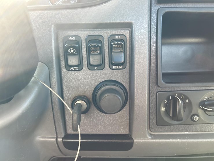 2017-peterbilt-337-image-104