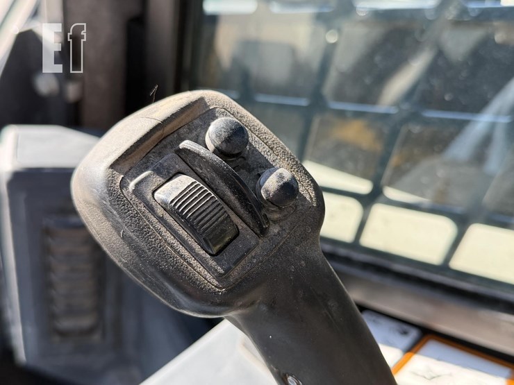 2021-deere-333g-image-29