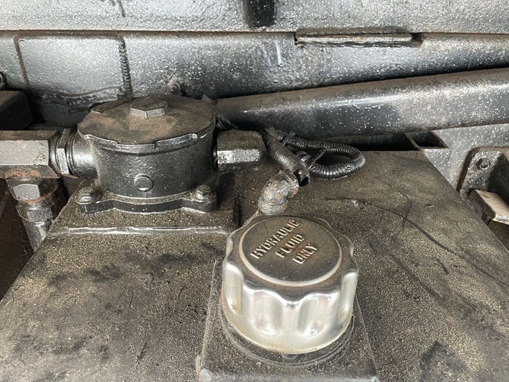 international-4900-image-17