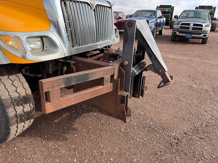 international-7400-image-9