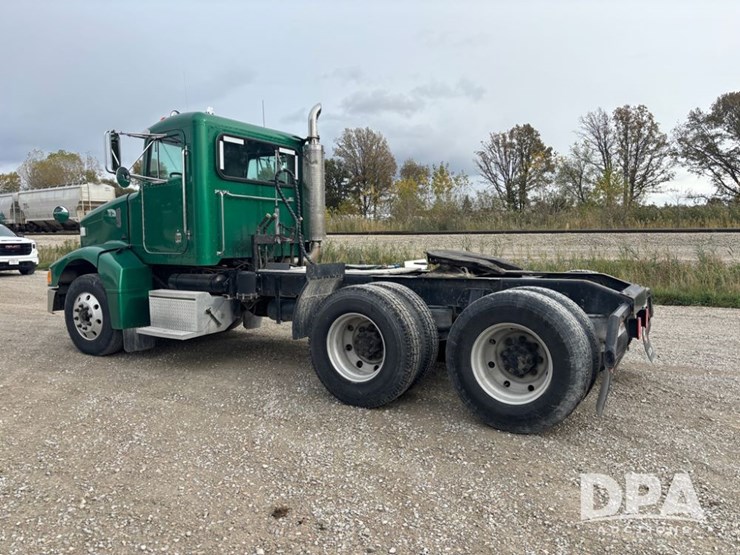 peterbilt-385-image-12