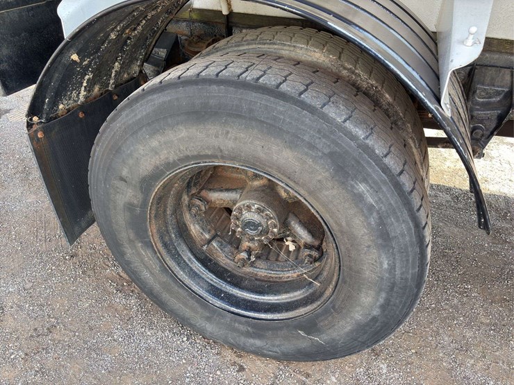 1992-ford-f700-image-11