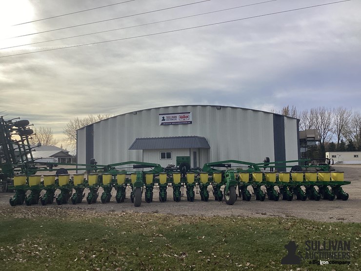 john-deere-700-image-2