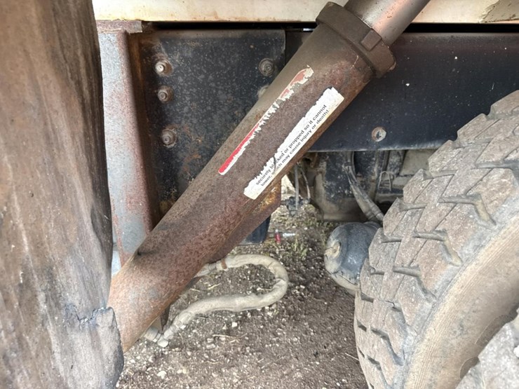 2005-peterbilt-320-image-54