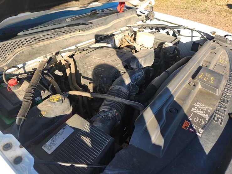 2017-chevrolet-2500-image-35