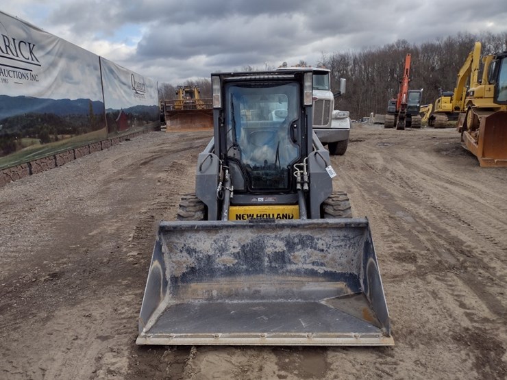 new-holland-l175-image-2