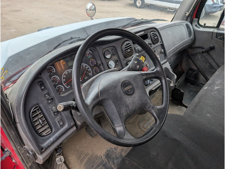 2015-freightliner-114sd-image-27