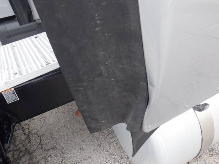 peterbilt-579-image-8