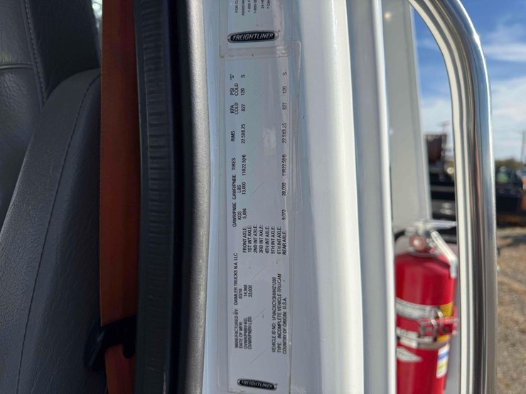 2017-freightliner-m2-106-image-27