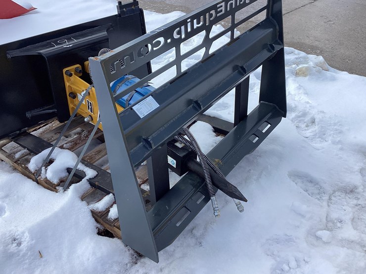 new-trojan-forks-skid-steer-attachment-image-3