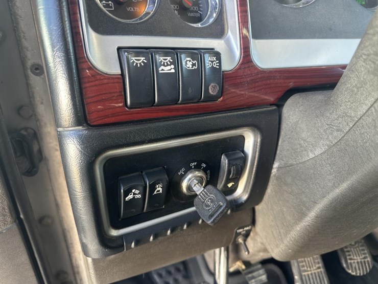 2009-kenworth-t800-image-30