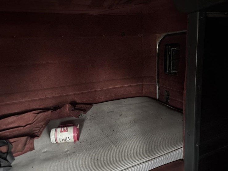 1988-peterbilt-377-image-39