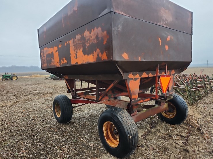 unverferth-gravity-wagon-w/gear-image-3