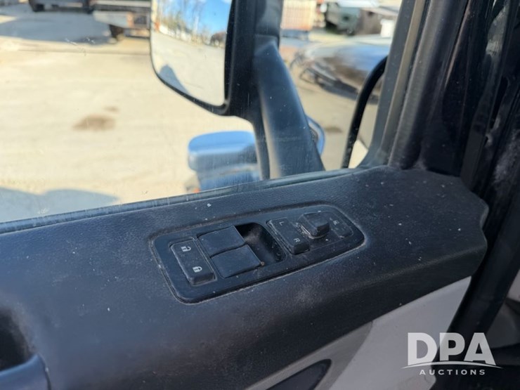 peterbilt-567-image-71