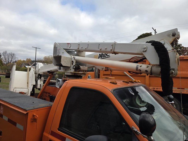 2005-ford-f550-xl-image-32