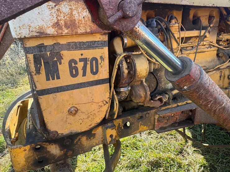 minneapolis-moline-m670-image-19