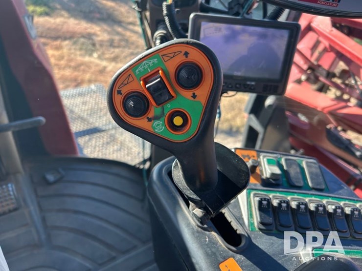 case-ih-patriot-4440-image-65