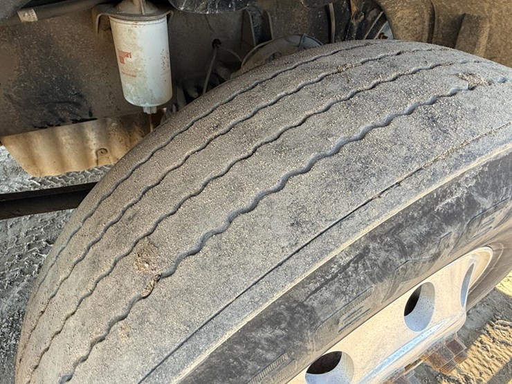 2007-freightliner-columbia-120-image-80