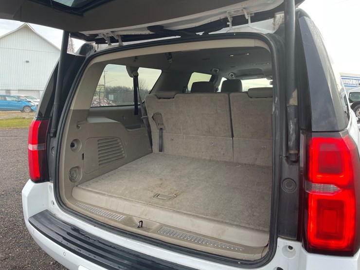 2019-chevrolet-suburban-image-18
