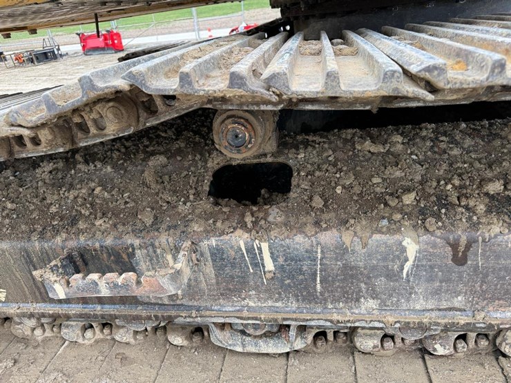 2019-deere-210g-lc-image-18