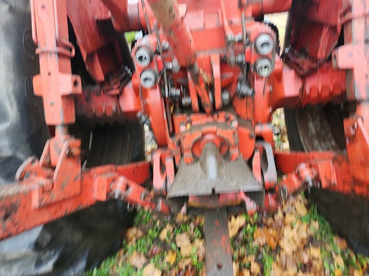 1976-ih-1066-diesel-tractor-image-10