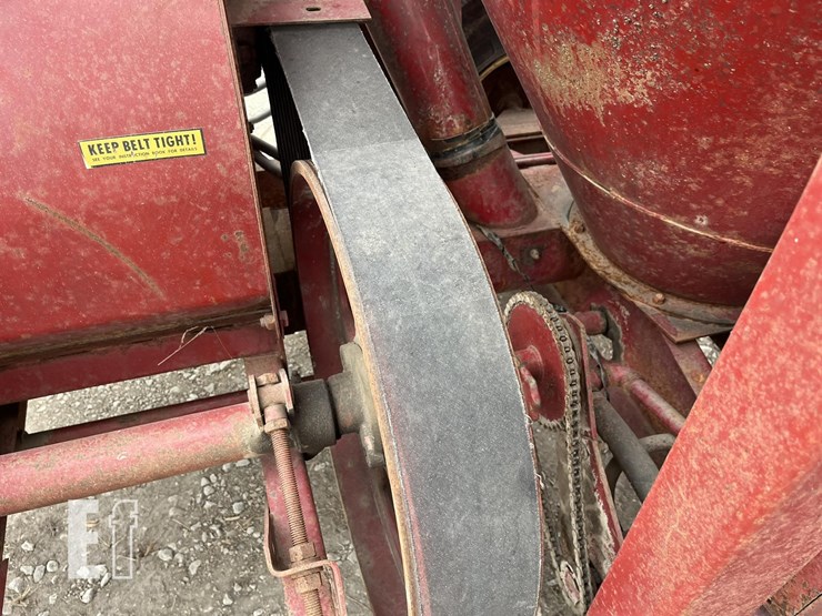 new-holland-354-image-11