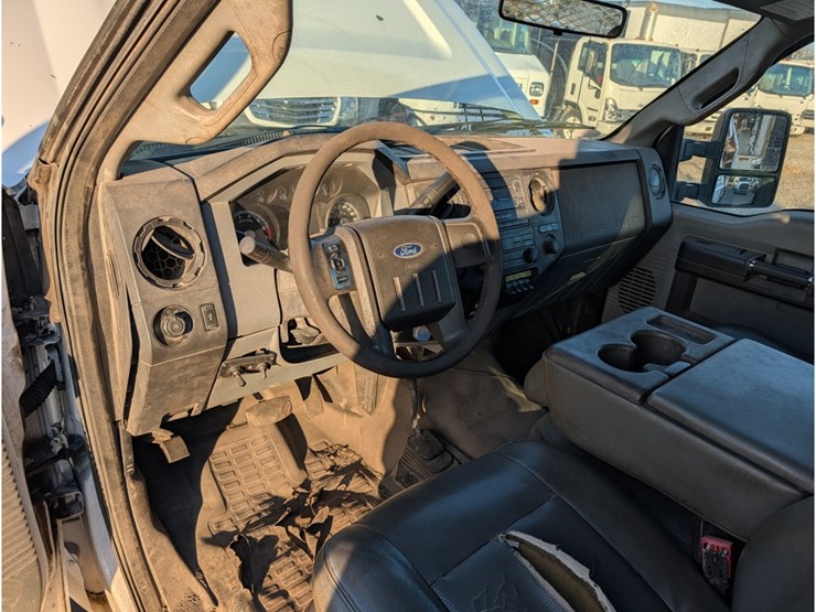 2011-ford-f350-image-15