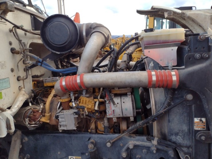 peterbilt-365-image-16