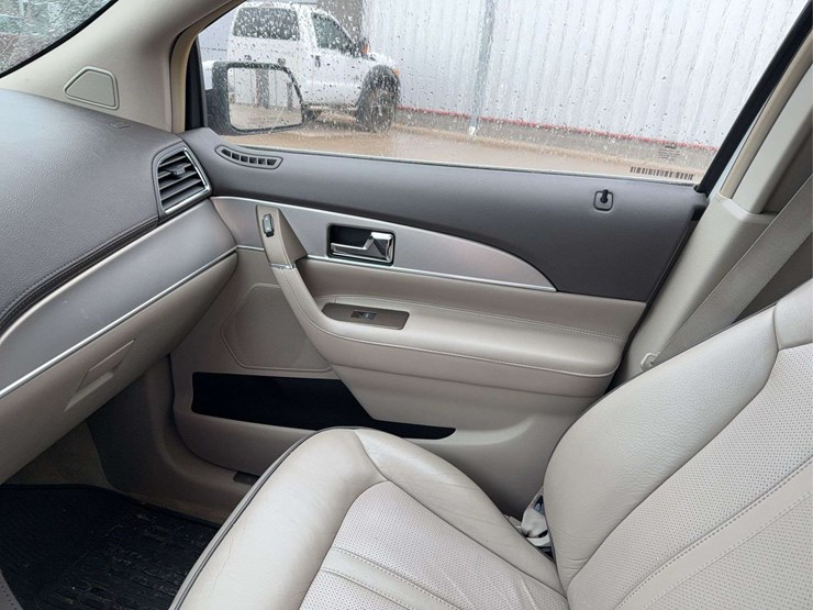 2012-lincoln-mkx-image-23