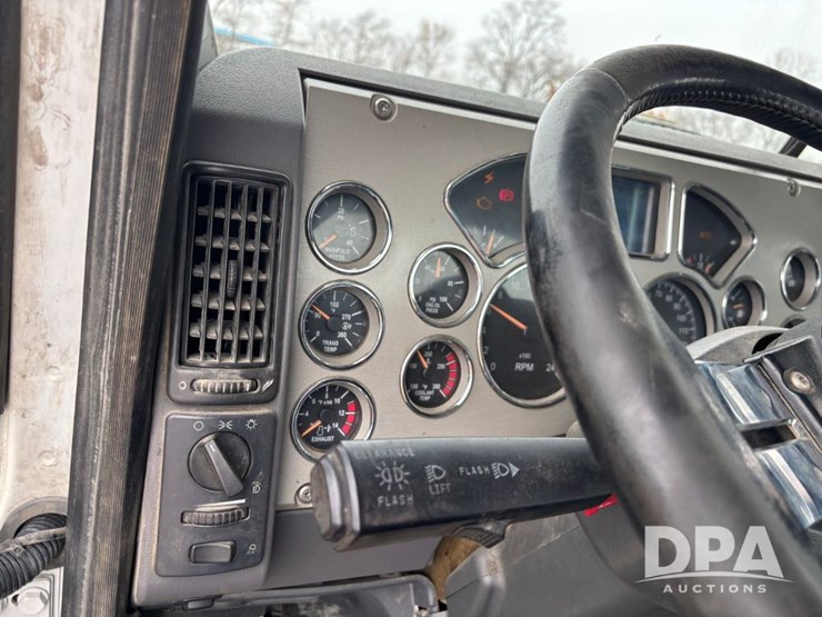 2017-mack-pinnacle-chu613-image-80