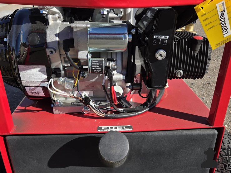 2025-magnum-4000-series-hot-water-pressure-washer-image-11