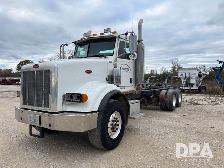 peterbilt-378-image-28