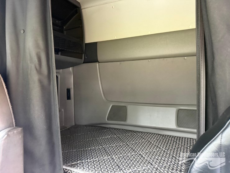 2017-international-prostar-image-15