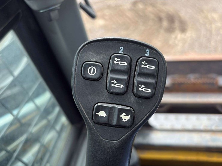 2022-new-holland-c362-image-49