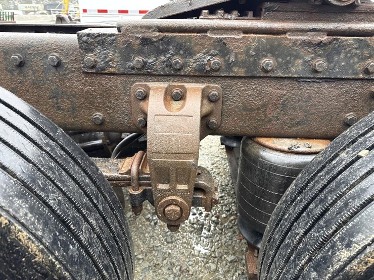 1999-peterbilt-379-image-48