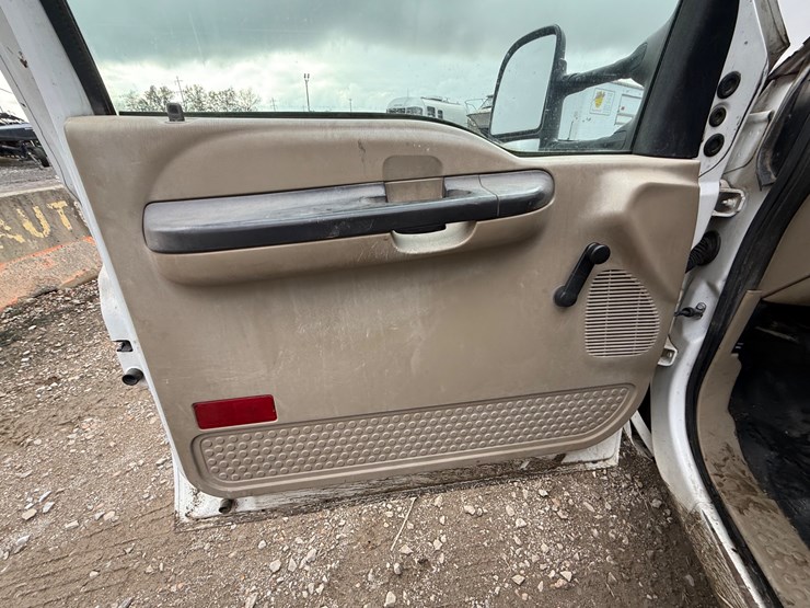 2005-ford-f350-image-24