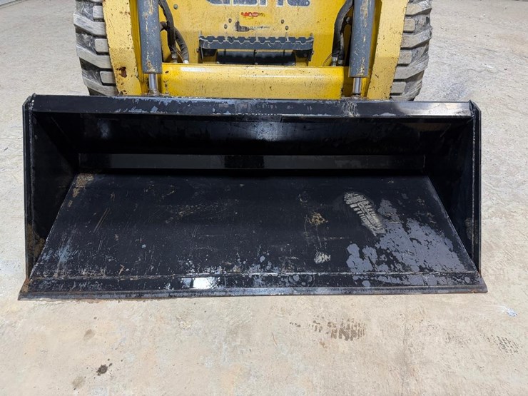 2015-gehl-v270-image-9