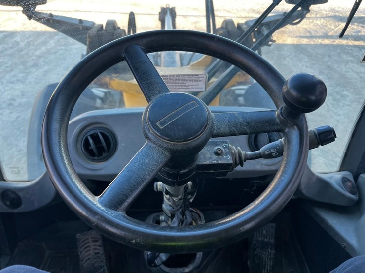 2011-deere-204k-image-27