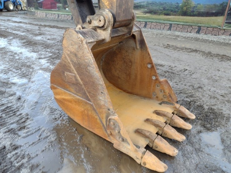 caterpillar-325d-image-16