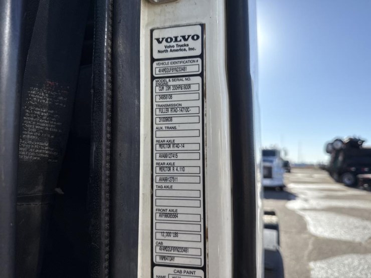 #1994-•-1999-volvo-day-cab-truck-tractor-image-76