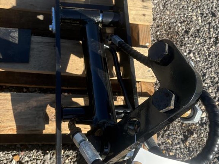 #124-•-iretc-hydraulic-thumb-clamp-image-2