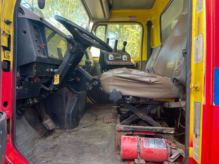 international-4900-image-80