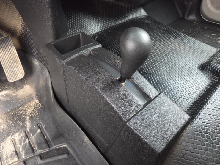 2011-gmc-2500-image-53