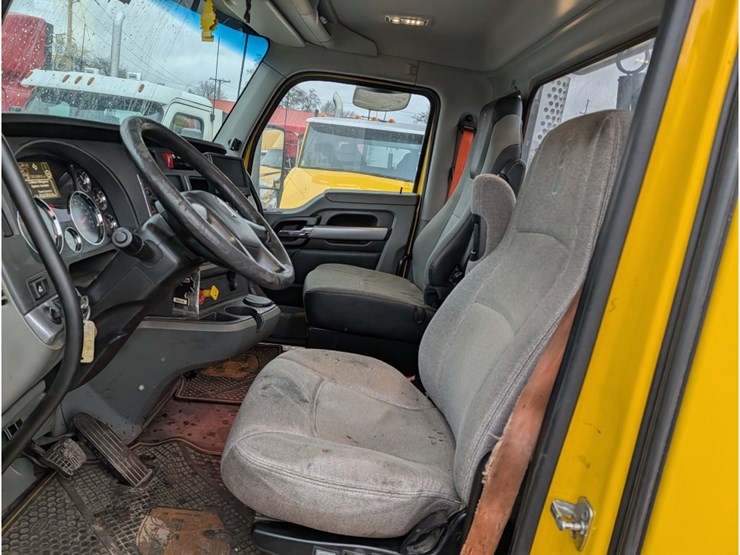 2020-kenworth-t680-image-19