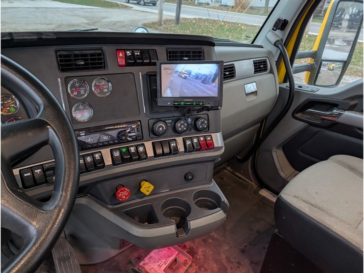 2020-kenworth-t880-image-24