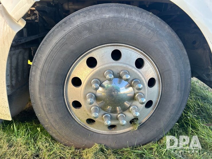 2010-peterbilt-386-image-31