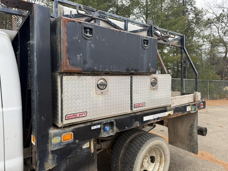 2011-ford-f550-image-17